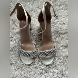 Kelly and Katie pearl white shoes size 7.5